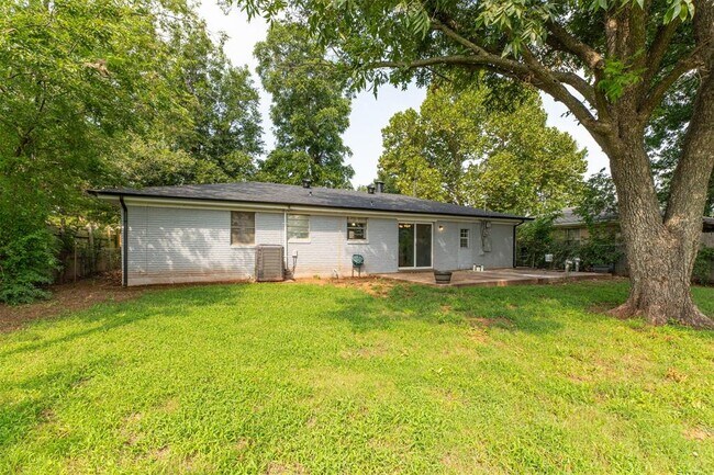 Building Photo - 2328 S Krowse Ave