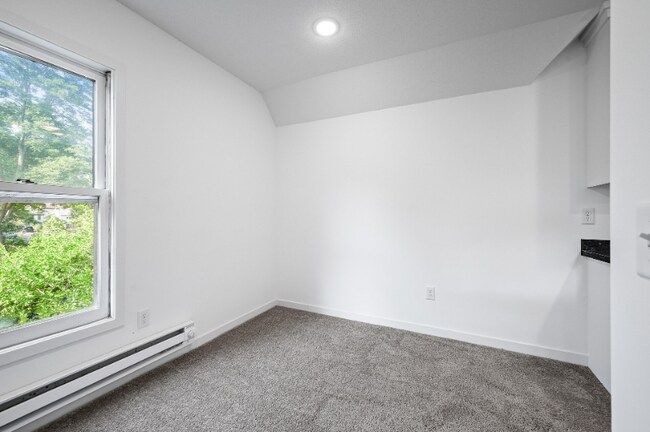 Building Photo - 3606 N Bryant Ave