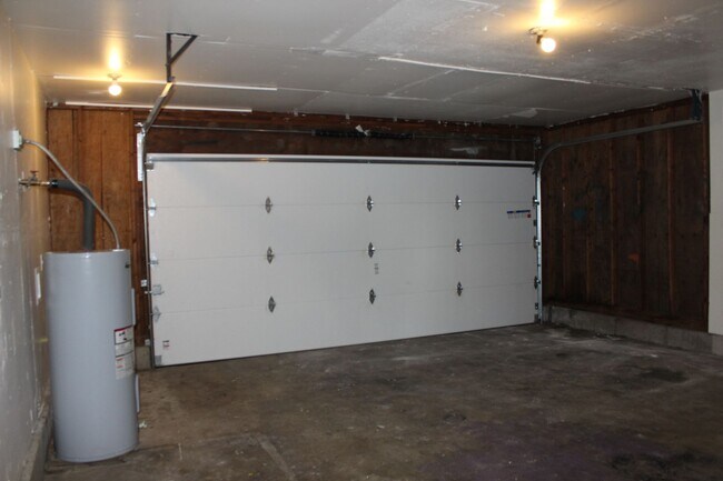 Building Photo - 262 NE 34th Pl