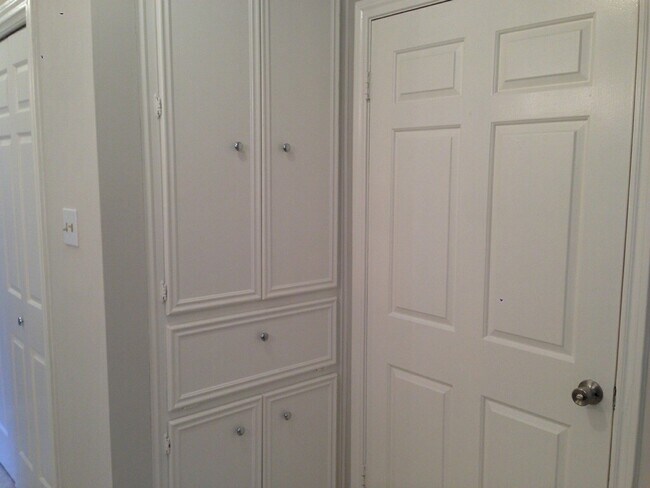 Building Photo - 5515 Strack Rd