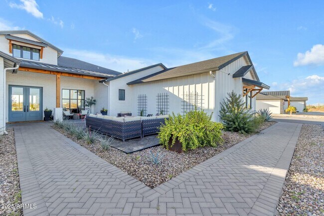 Building Photo - 35150 N Bell Rd