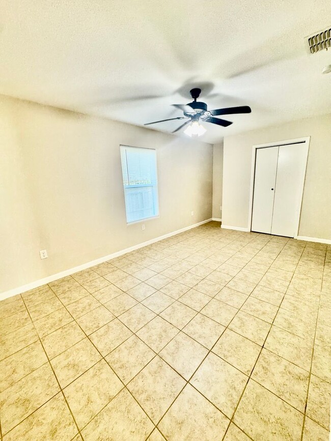 Building Photo - 2 Bedroom / 1 Bath Rental – Southside Neighborhood