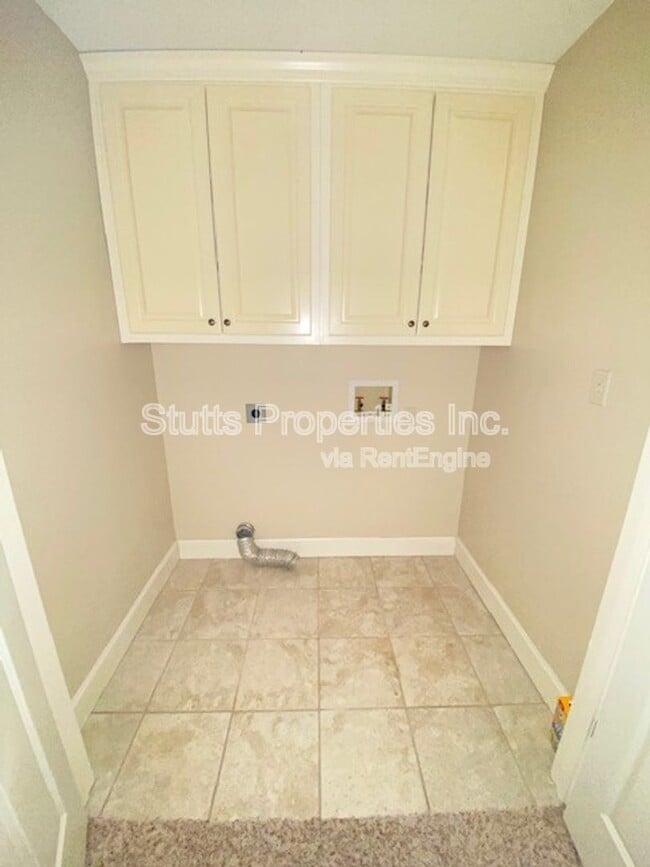 Building Photo - 206 Hillsboro Cir