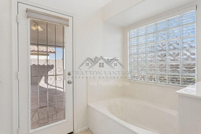 Building Photo - 9841 W Tonopah Dr