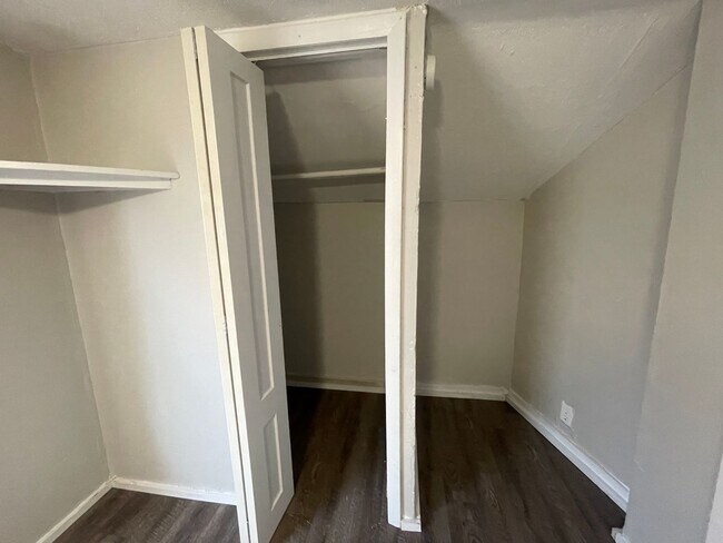 Building Photo - 3 bedroom 1 bath You will love coming Home