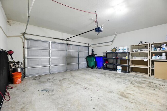 Building Photo - 1901 Avante Dr