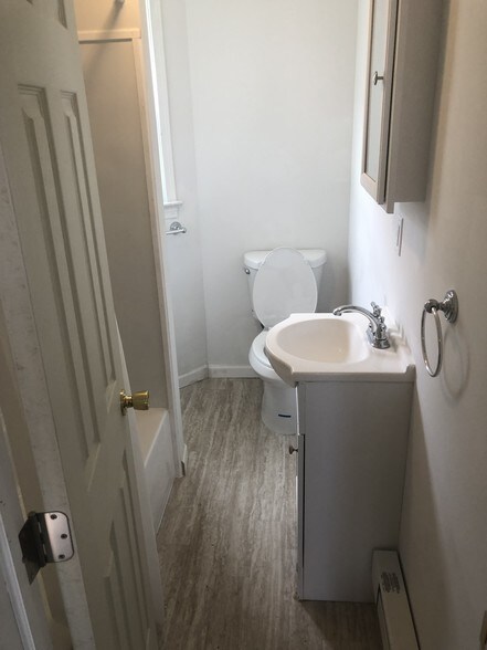 Bathroom - 4902 Kershaw St