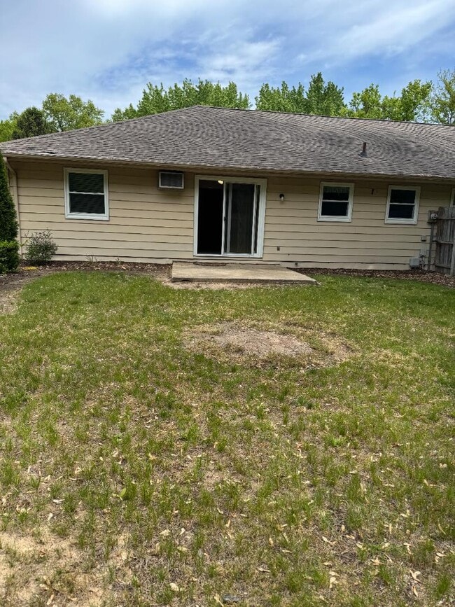 Building Photo - 3138 Birchwood St