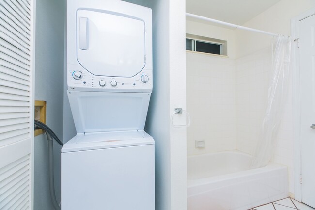 Building Photo - 95-270 Waikalani Dr. #I204