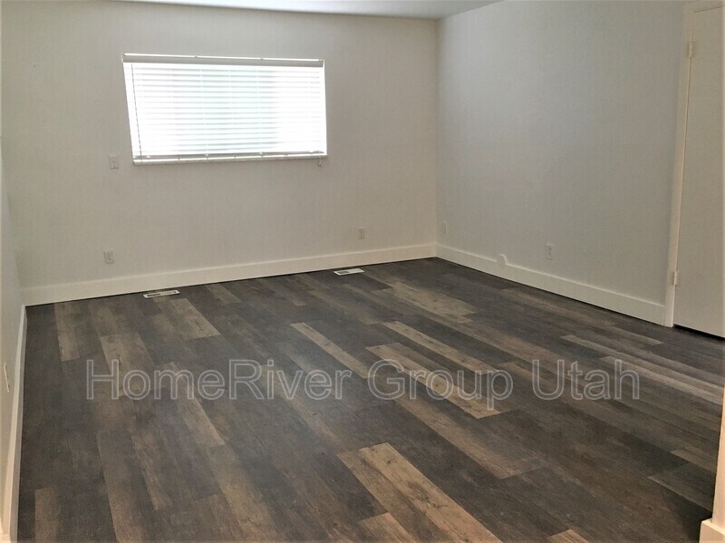 Building Photo - 328 W Amiron Way