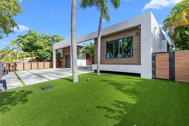 Building Photo - 12911 Oleander Rd