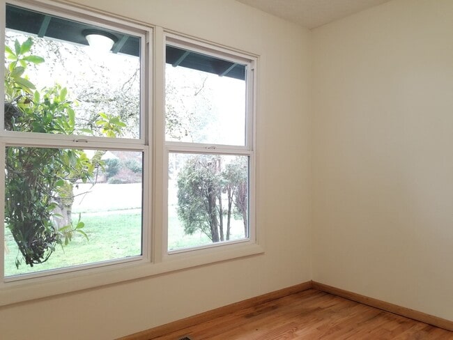 Building Photo - Cedar Hills Home on Large Lot with Fenced Backyard!!!