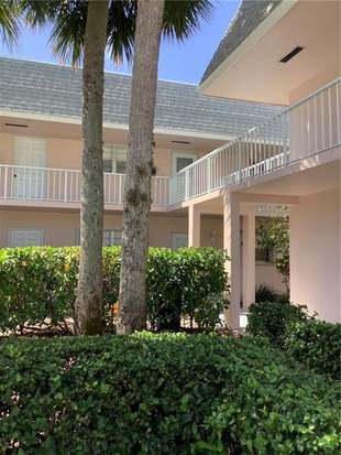 Building Photo - 18081 SE Country Club Dr