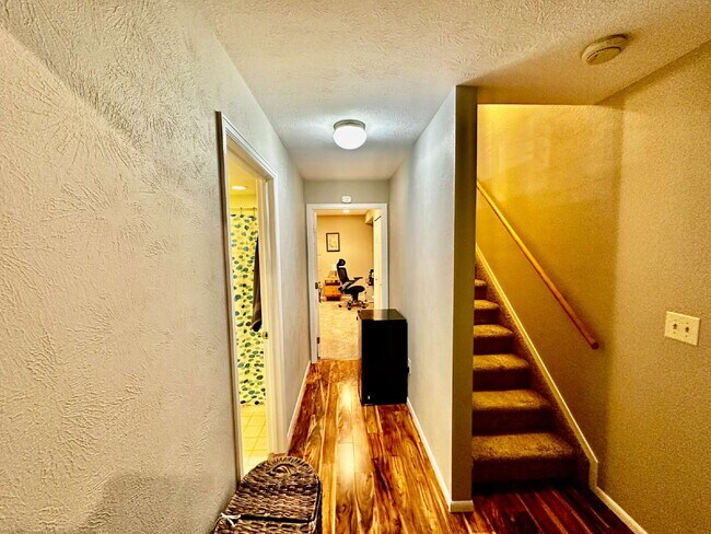 Building Photo - Wonderful 3-Bed Townhome Near Waneka Lake!