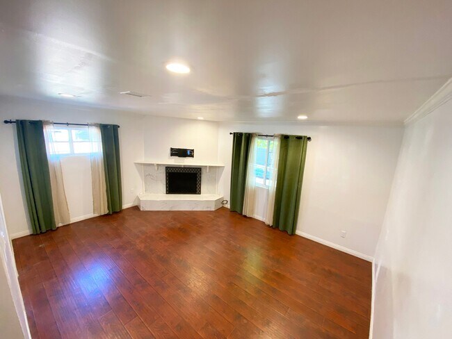 Building Photo - 14148 Community St