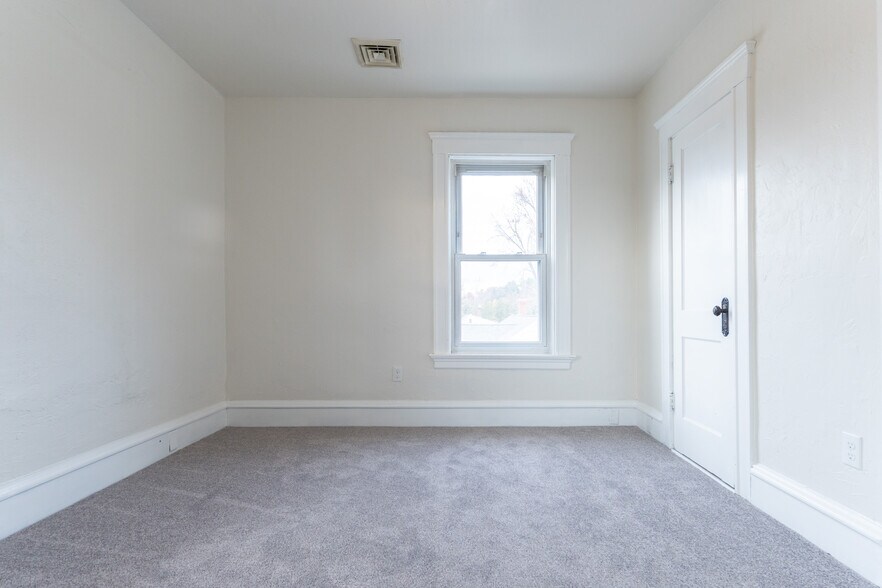 Building Photo - 643 Rathbun St