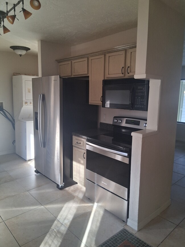 Building Photo - 322 Canal Rd