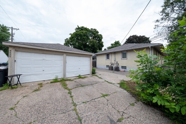 Building Photo - 5524 Oliver Ave S