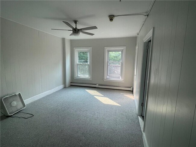 Building Photo - 4 Brayton Ct