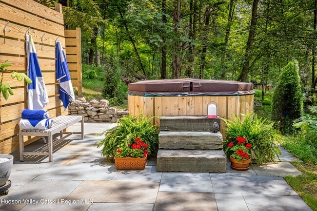 Building Photo - 19 Bakertown Rd