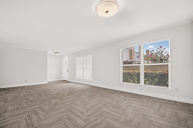 Building Photo - 10383 Briar Forest Dr