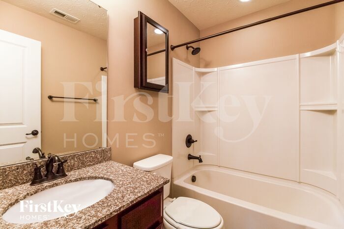 Building Photo - 5312 Venetian Way