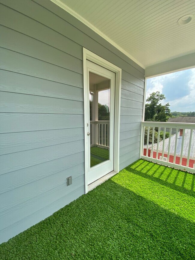 Building Photo - 162 Strickland Ave