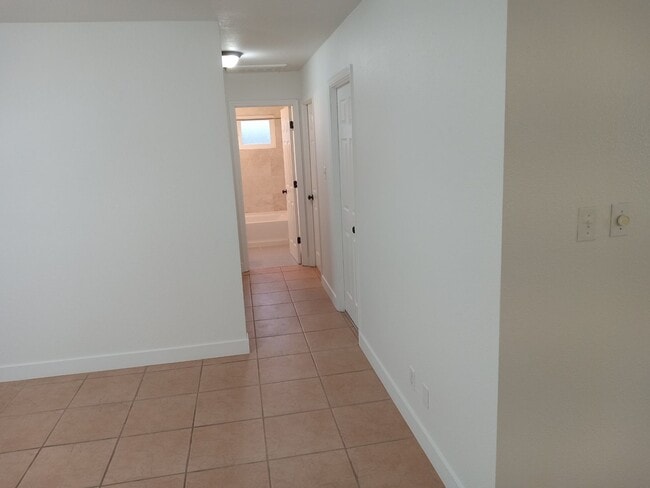 Building Photo - Beautiful No. Highlands 3 Bedroom Remodele...