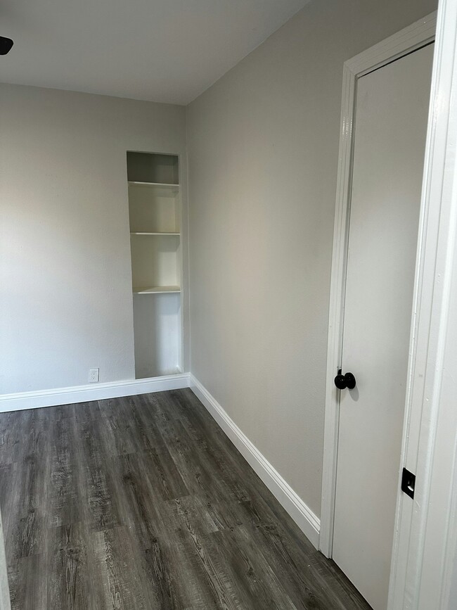 Building Photo - 209 Pendleton St