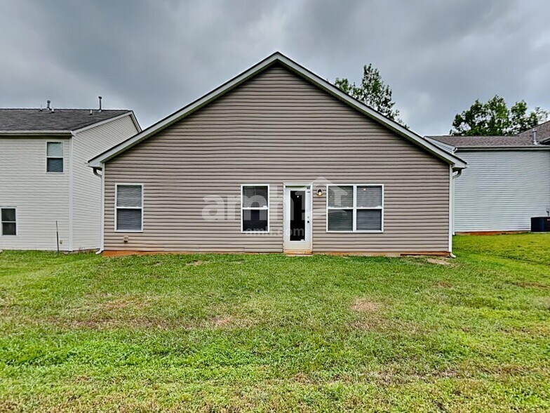 Building Photo - 7423 Mary Jo Helms Dr