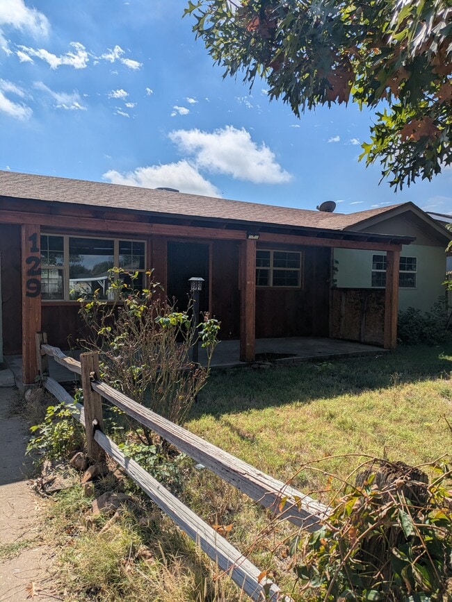 Building Photo - 129 Circle Dr