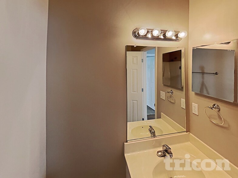 Building Photo - 2116 Lauren Woods Dr