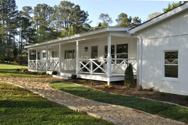 Building Photo - 888 A J Land Rd