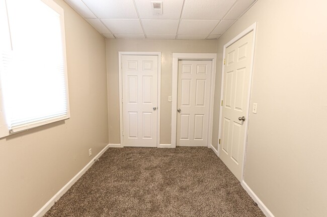 Building Photo - $500 off 1st full months rent  *** Section...