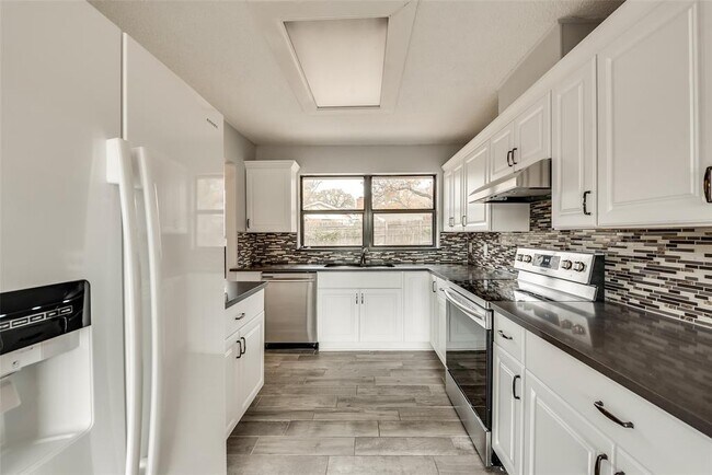 Building Photo - 1125 Shady Elm Ct