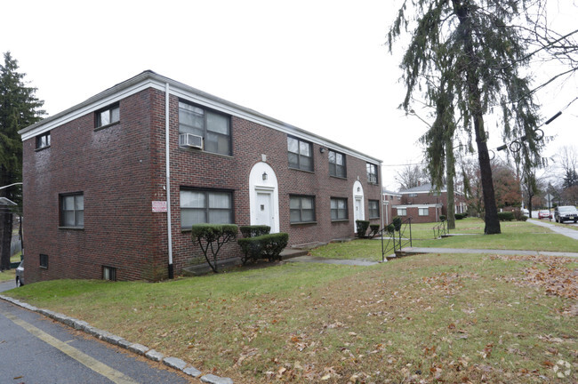 Primary Photo - Seven Oaks Gardens Company Apts