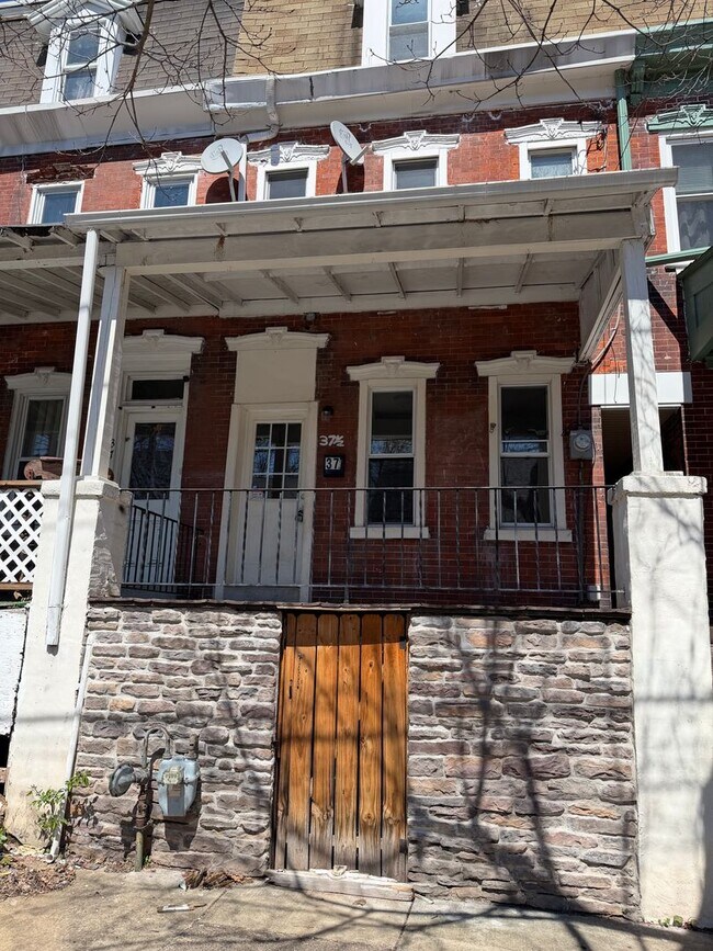 Building Photo - House for Rent