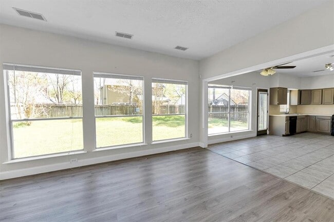 Building Photo - 15614 Lago Villa Dr