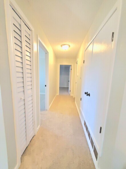 Building Photo - 3061 S Ursula Cir