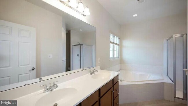 Building Photo - 11830 Steeplebush Dr