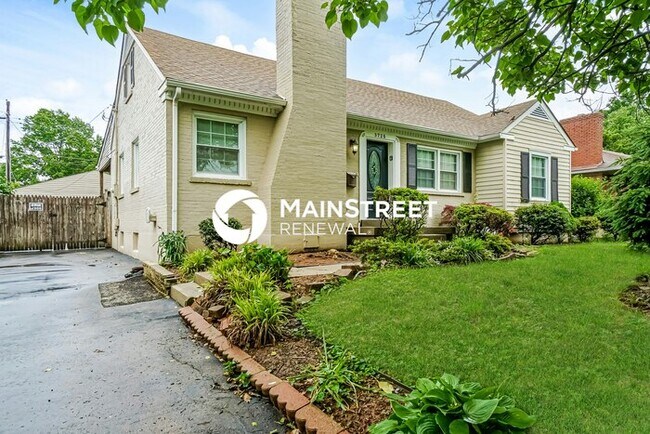 Building Photo - 3 Bedroom Pet-Friendly Home in Louisville, KY with Main Street Renewal