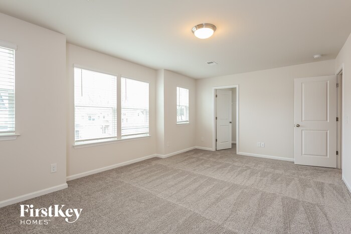 Building Photo - 574 Hillpark Ln