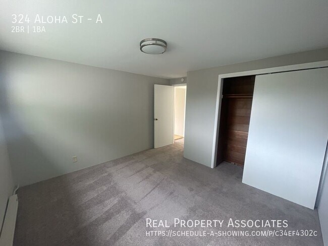 Building Photo - 324 Aloha St