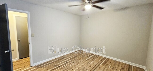 Building Photo - 47 Bell Cir