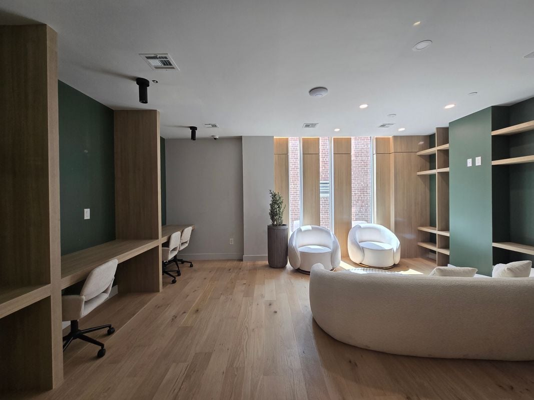 Building Photo - 1890 Pelham Pky