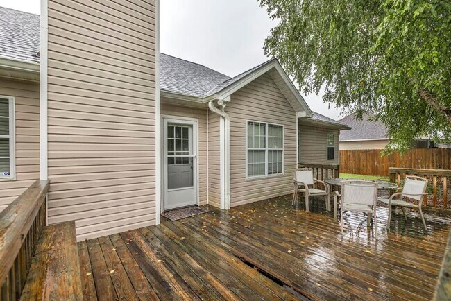 Building Photo - 205 Carver Ct