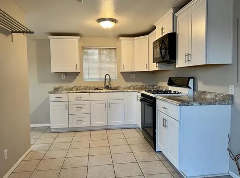 Building Photo - 1745 Warnock Dr