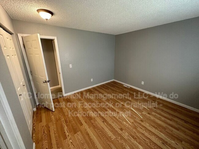 Building Photo - 1201 Golfview Dr