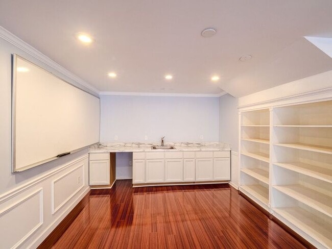 Building Photo - 12872 Waterside Dr