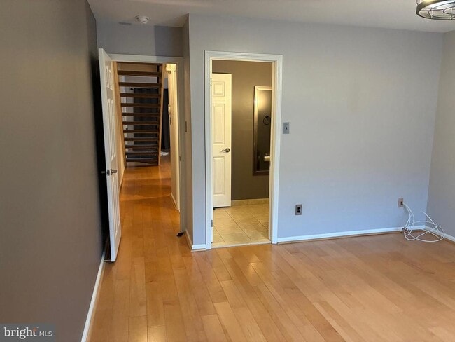 Building Photo - 213 Park Pl Dr